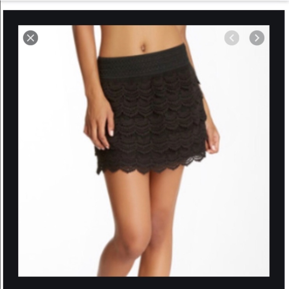- Jolt skirt black with ruffles